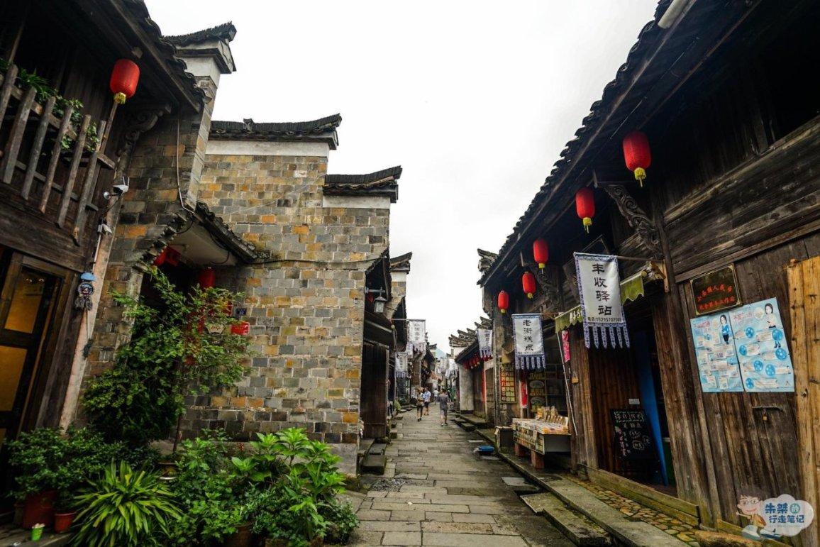 早上总是喜欢赖床的孩子，该怎样帮他培养时间观念呢？游戏画面